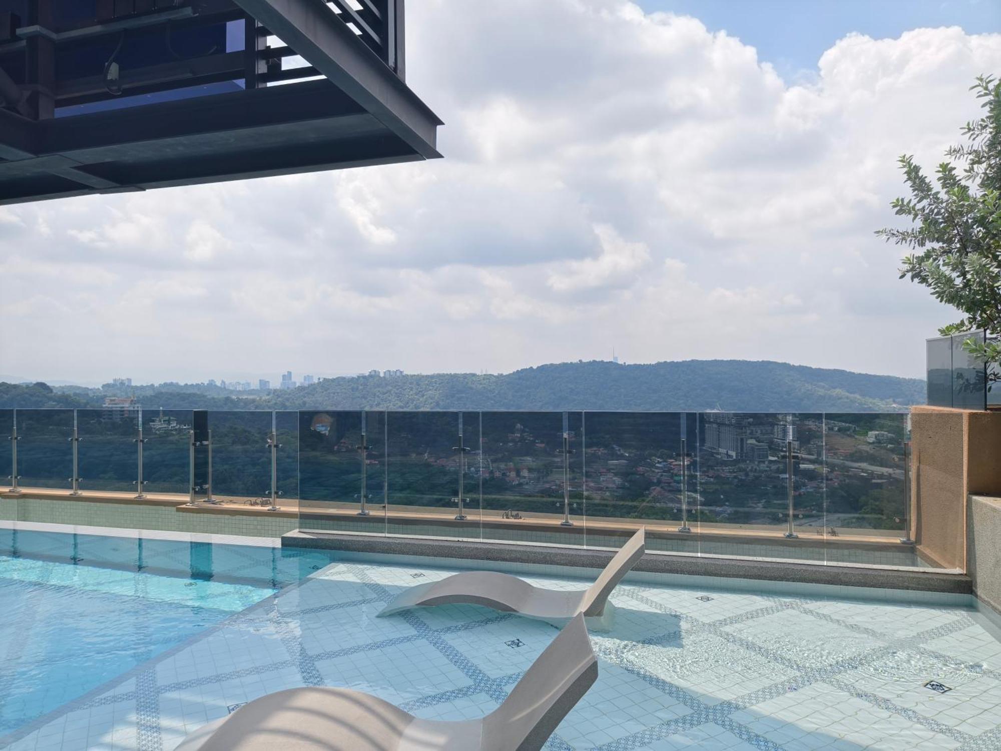 Mossaz Suites Empire City By Starwood Petaling Jaya Exterior photo